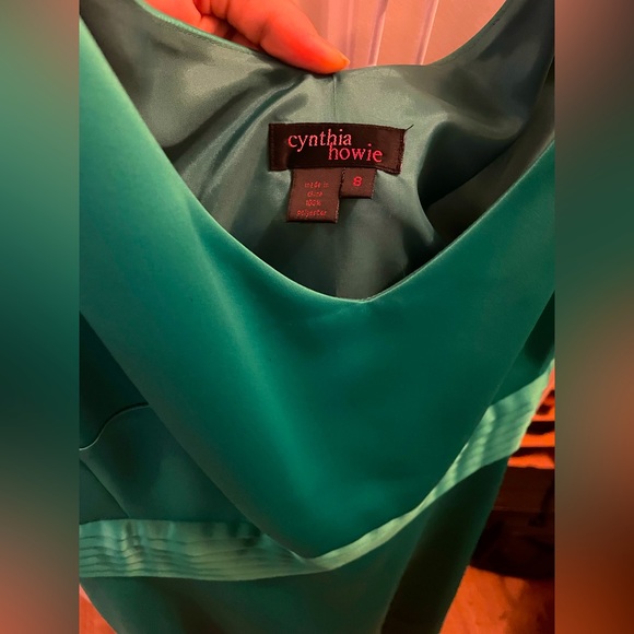 ⭐️NWT⭐️green satin semi-formal dress, size 8 - Picture 3 of 3